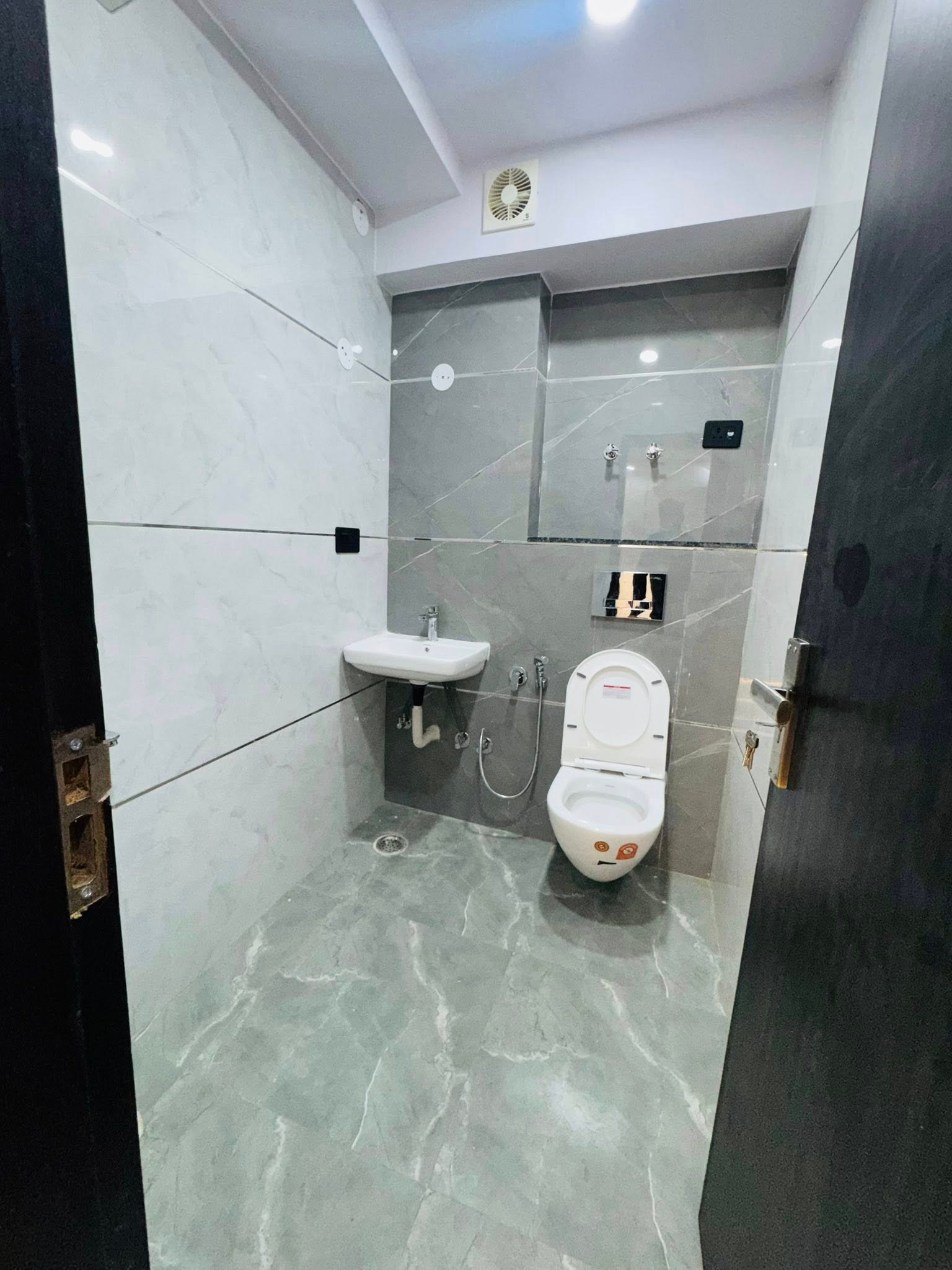 1 RK Independent House/Villa for rent in East of Kailash, Delhi – photo 2