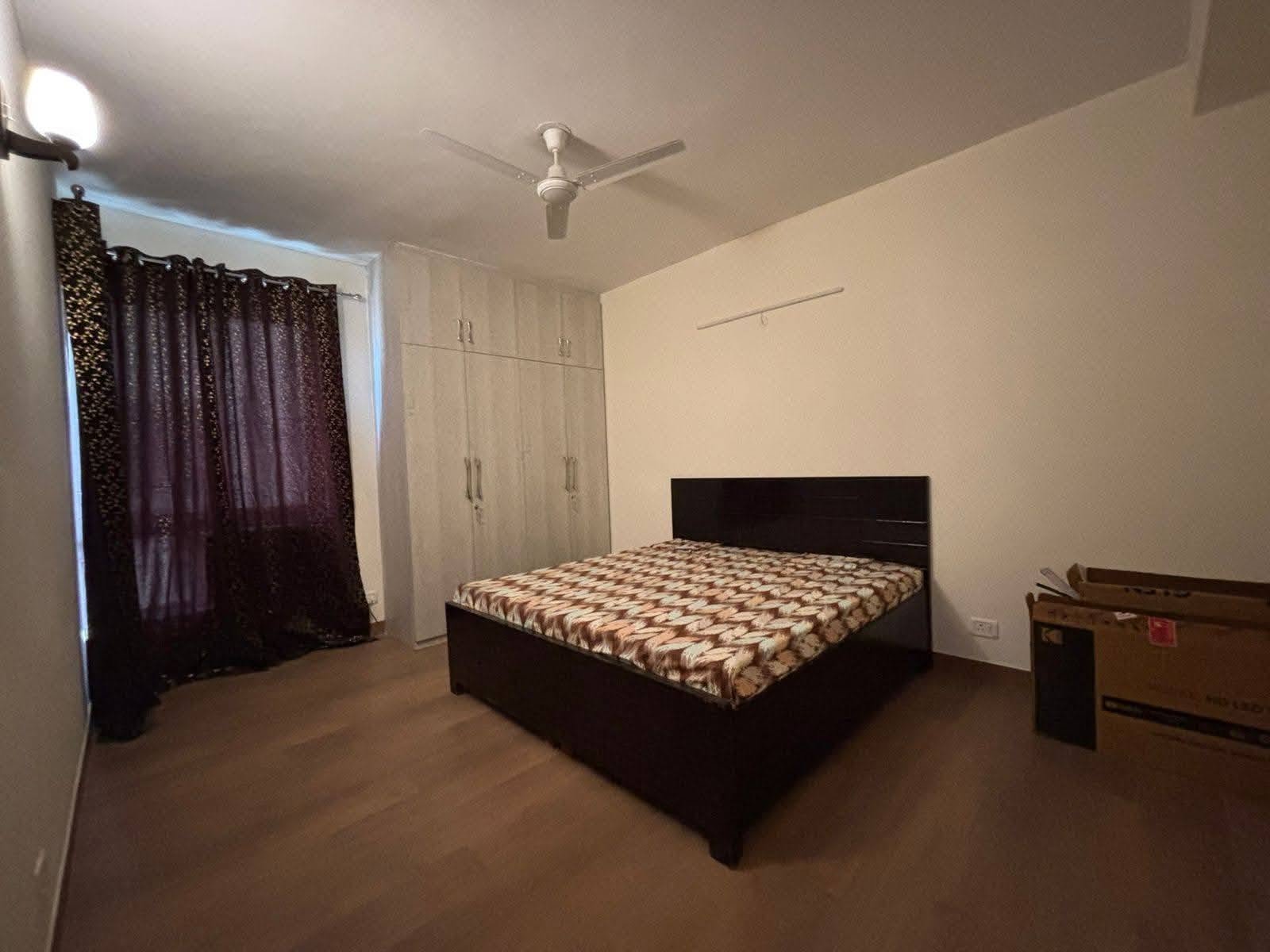 Single Room for Male in 3 BHK, Sector 134, Noida – photo 2